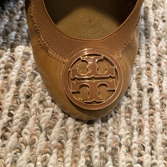 Tory Burch Caroline camel patent wedge - Picture 6 of 6